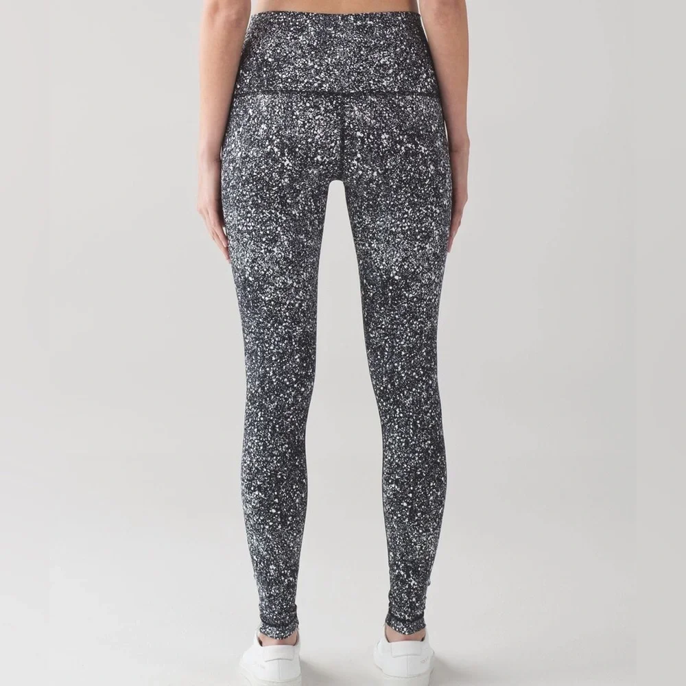 Lululemon Wunder Under Pant (Hi-Rise)
Splatter White Black Size 4 EUC - Picture 5 of 9
